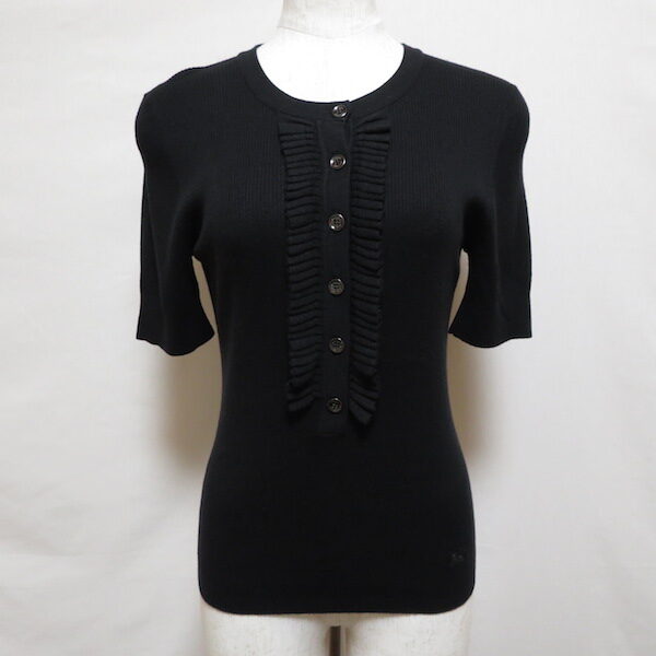 シンプルなのに華がある！バーバリーのリブニットを買取しました