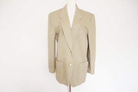 フラットな印象になる カネコイサオのジャケットを買取しました