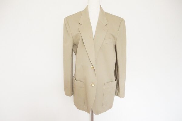 フラットな印象になる カネコイサオのジャケットを買取しました