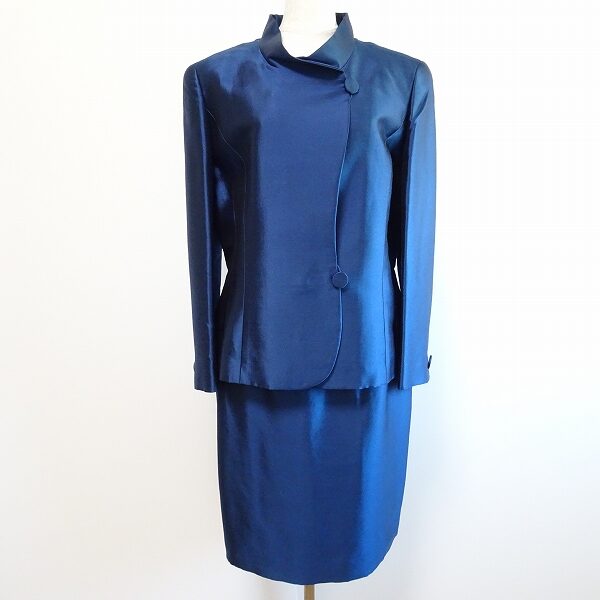 ユキトリイのスカートスーツをお買取！スタンドカラーで真面目な印象に