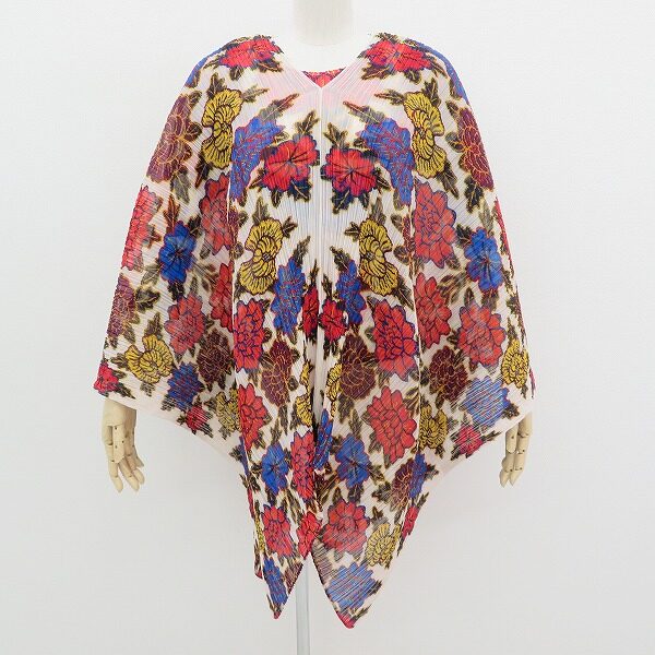 プリーツプリーズの洋服買取情報｜豪勢な花柄ポンチョをご紹介