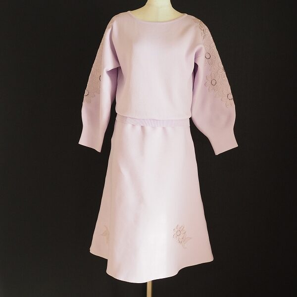 和らぐ紫が上品!エムズグレイシーのセットアップを買取しました