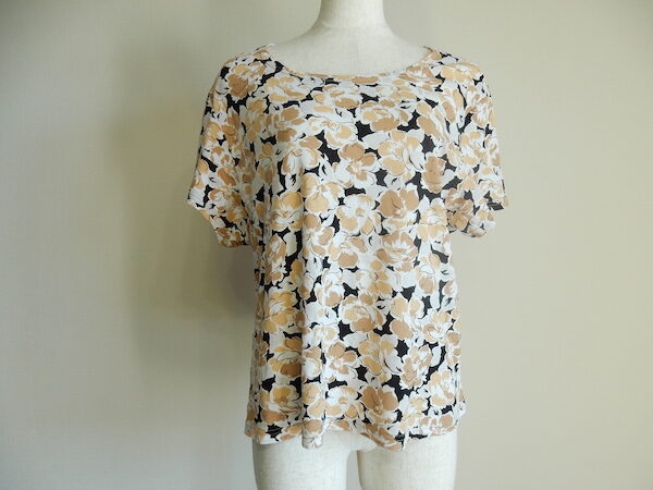 人気のレリアンをお買取しました！落ち着く花柄のカットソー