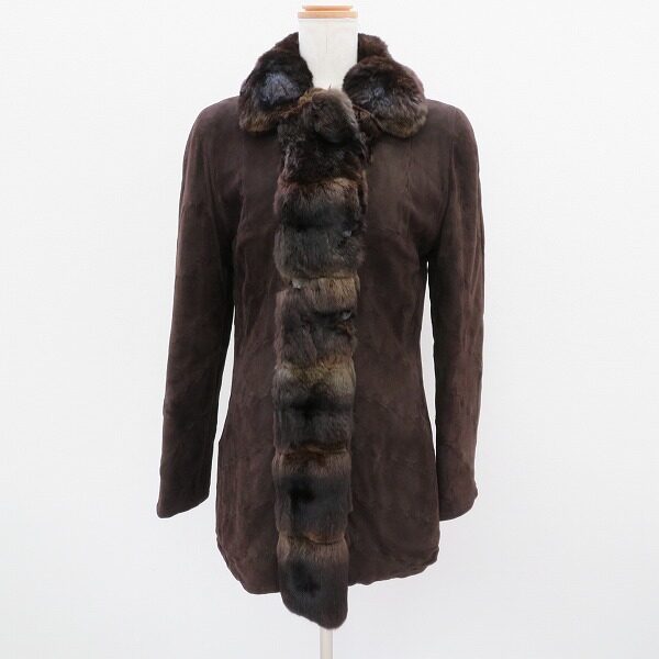 どこか高級感のあるフェンディのコートを買取しました