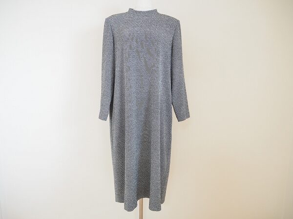 シセンドウらしいモノトーンの鹿の子柄ワンピを買取させて頂きました