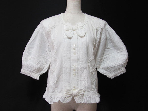 ピンクハウス 白ブラウスを買取しました|ボリューム具合と襟のリボンがGOOD