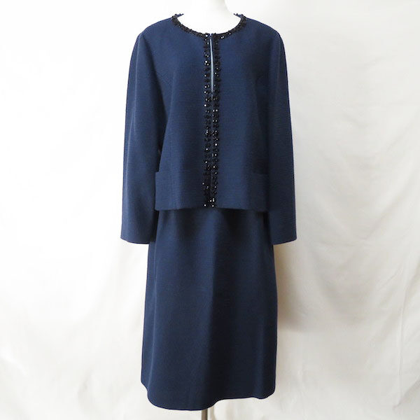 レリアンのスカートスーツを買取しました｜しっとり女性を目指すならこの1着！