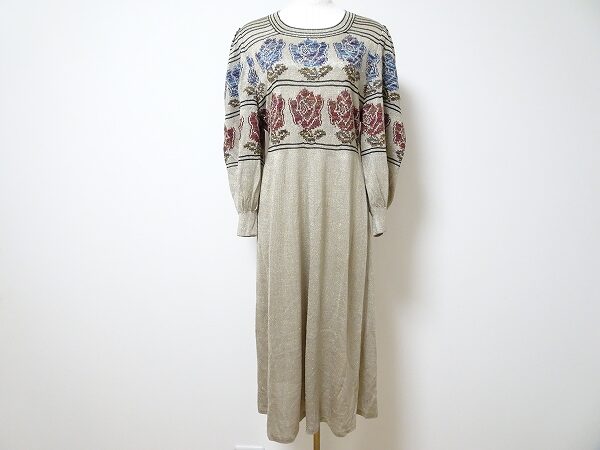 斉藤都世子のラテカラーの薔薇ワンピを買取させて頂きました