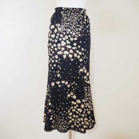 静かなマダムになれる！インゲボルグのスカートを買取しました