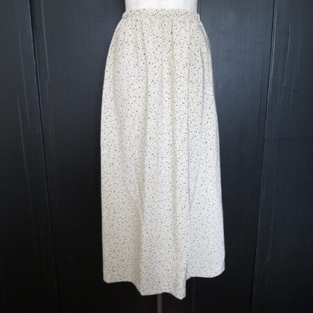 たおやかな雰囲気｜カネコイサオのスカートを出張買取にてお買取