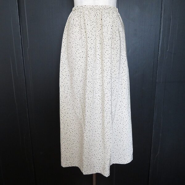 たおやかな雰囲気｜カネコイサオのスカートを出張買取にてお買取