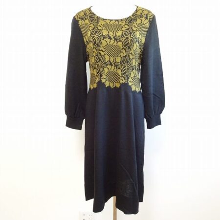 斉藤都世子のニットを買取しました！黒に映える辛子色のお花が可愛い