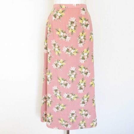 愛らしいピンクに見とれる カネコイサオのスカートを買取しました