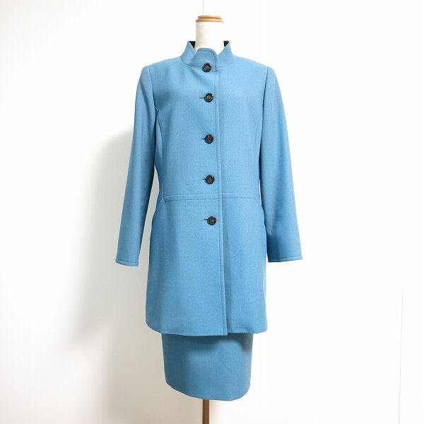 心休まるブルーが素敵なジュンアシダのスカートスーツを買取しました