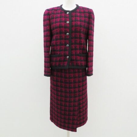 シャネルのツーピースを買取しました｜様になるデザインと愛らしい色合いがマッチ！
