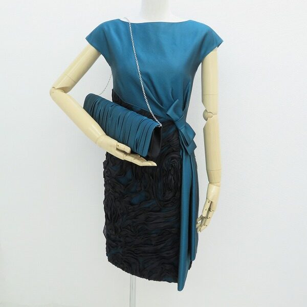 うっとり見とれる色っぽい女性に ミスアシダのワンピースをお買取