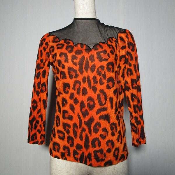 明るいオレンジがポイント|伊太利屋のヒョウ柄カットソーをお買取