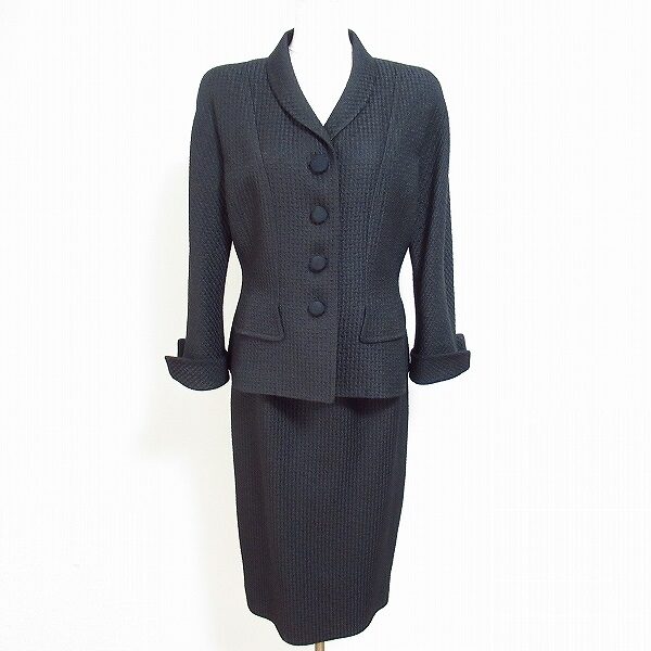 イネスのスカートスーツをお買取｜規律正しい雰囲気に！