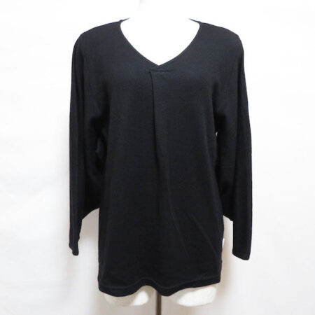 SOUSOU お買取情報｜胸元も綺麗に演出できる黒のカットソー