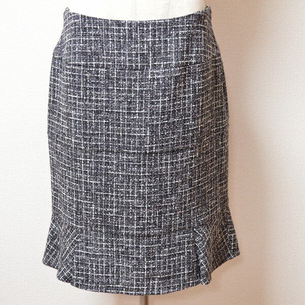 張り切りすぎないツイードに感激!マダムジョコンダのスカートをお買取