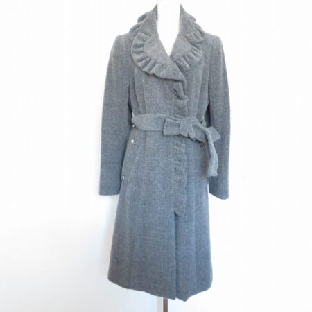 安定感とフリルがバランスよい｜マダムジョコンダのコートを買取しました