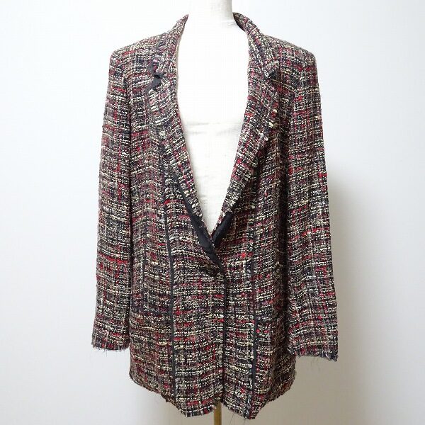 黒×赤×白のツイードが上品！エスカーダのジャケットを買取しました
