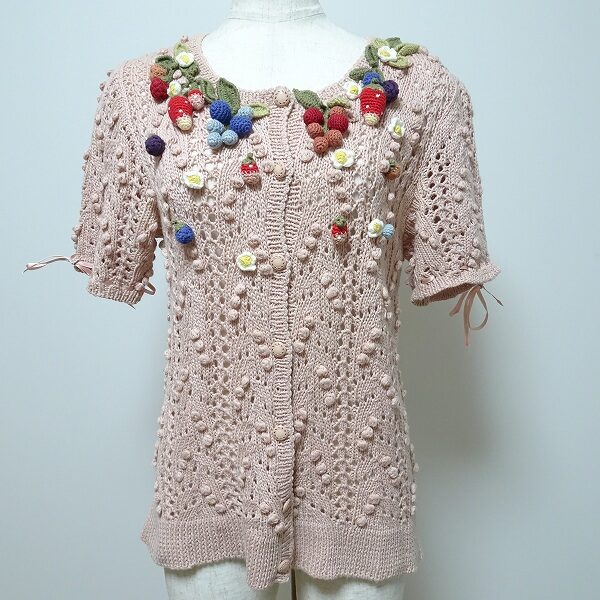 ピンクハウスのカーディガンをお買取！らしさが出た果物モチーフに惹かれる