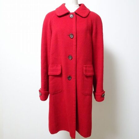華美なレッドに心奪われる バーバリーのコートを買取しました