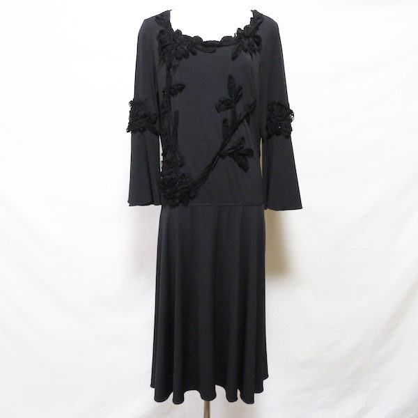 伊太利屋のワンピースを出張買取にてお買取！いいあんばいの花モチーフが上品