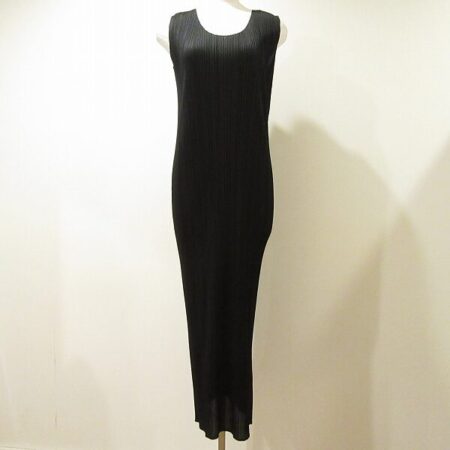 シンプルなのに色っぽい プリーツプリーズのワンピースを買取しました