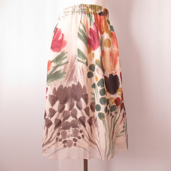 シビラのスカートを出張買取｜華やかかつ和の穏やかさを感じられます