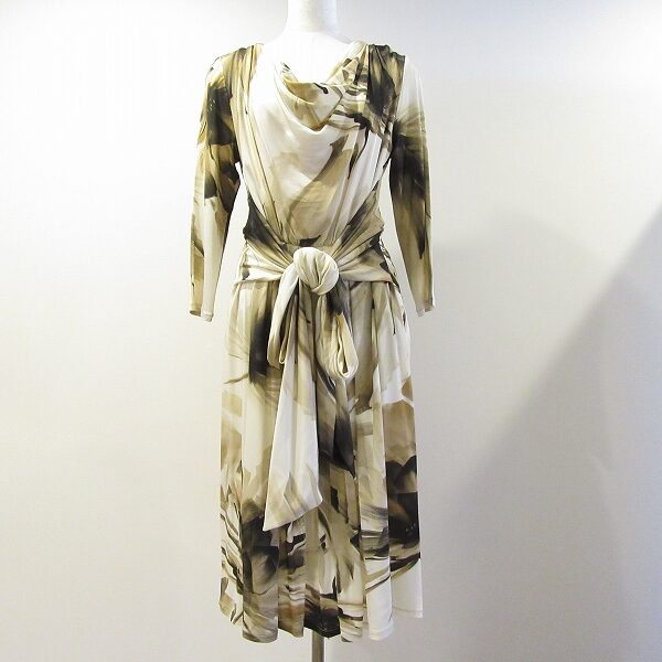 買取したマックスマーラ ステュディオのワンピース｜大胆かつシックな印象に