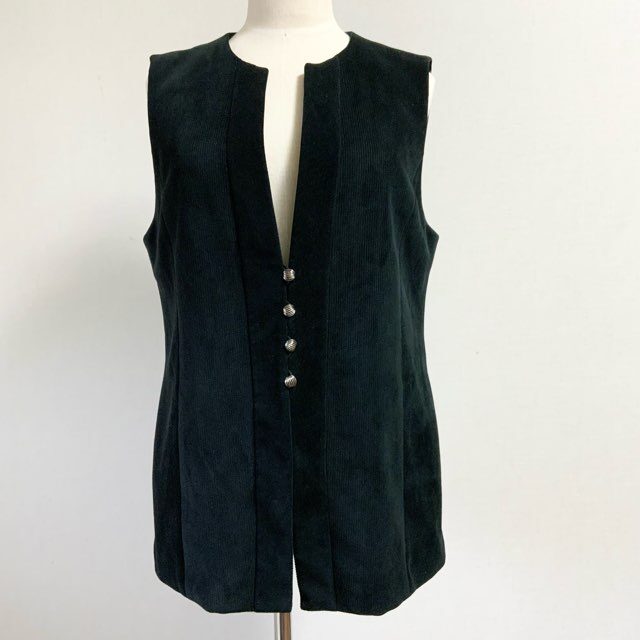 スマートに決まる レリアンのベストを買取しました