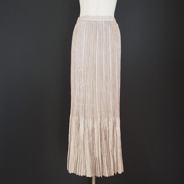 ラインと輝きに心ときめく！スペッチオのスカートを買取しました