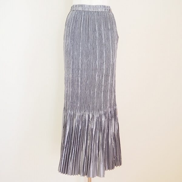 言葉を失う美しさ スペッチオのスカートを出張買取しました