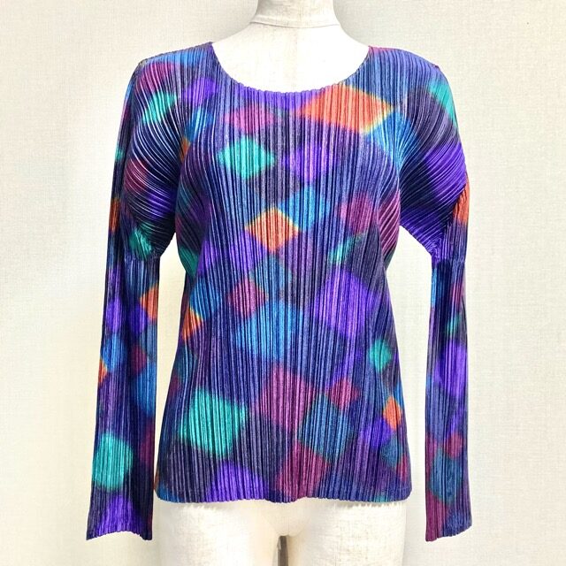 プリーツプリーズのカットソーを買取しました｜メタリックな雰囲気で豪華に