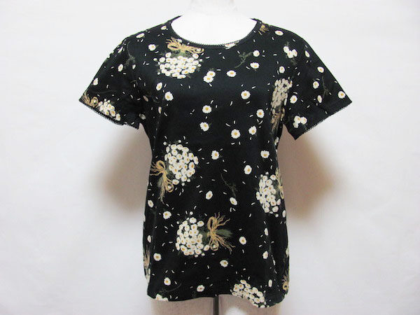 ピンクハウスのカットソーをお買取｜黒×花柄の宇宙のような雰囲気