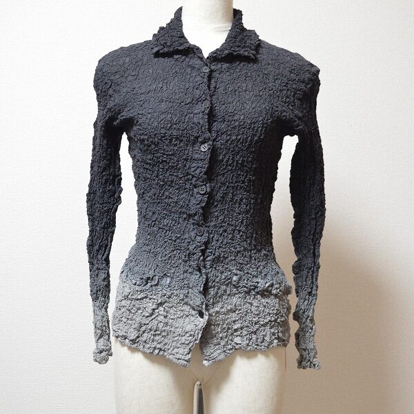 グラデーションが豊かなミーイッセイミヤケのシャツを買取しました