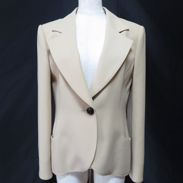 【ジュンアシダのジャケットをお買取】飾り気がなく聡明さが出せる