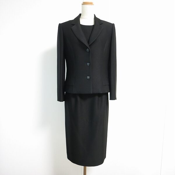 ニナリッチのフォーマルスーツを買取しました｜大人の魅力全開です