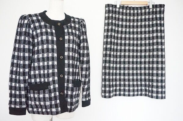 サイトウトヨコのチェック スカートスーツを買取しました！カジュアルの中に品がある