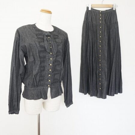 インゲボルグのセットアップを宅配買取！グレーと金ボタンでゴージャスに