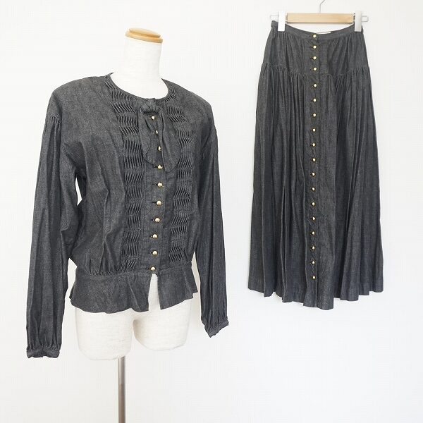 インゲボルグのセットアップを宅配買取！グレーと金ボタンでゴージャスに