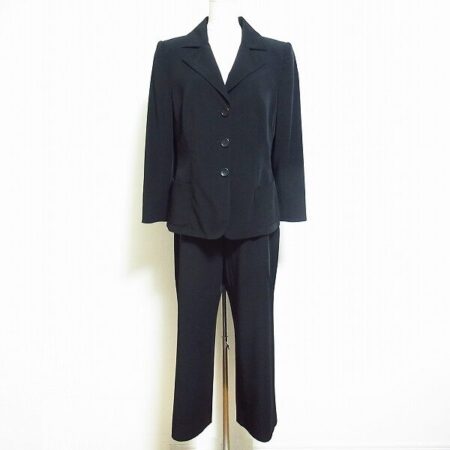 【買取したアルマーニコレツィオーニのパンツスーツ】クールビューティに決まります