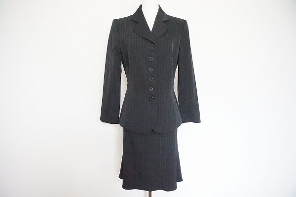 アルマーニコレツィオーニのスカートスーツを買取しました｜イタリア製です