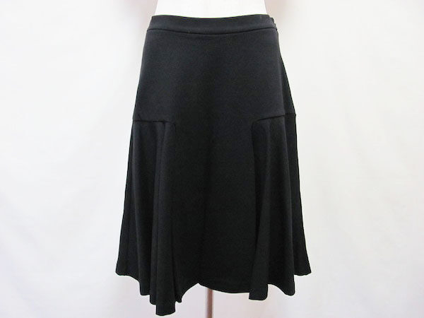 【出張買取ご利用のお客様よりお買取】小ぶりなフレアが卓越したマックスマーラのスカート