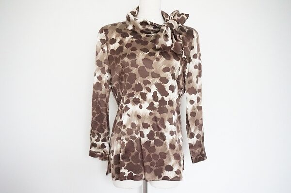 お買取したスカーフ付きで嬉しい！銀座マギー シャツ