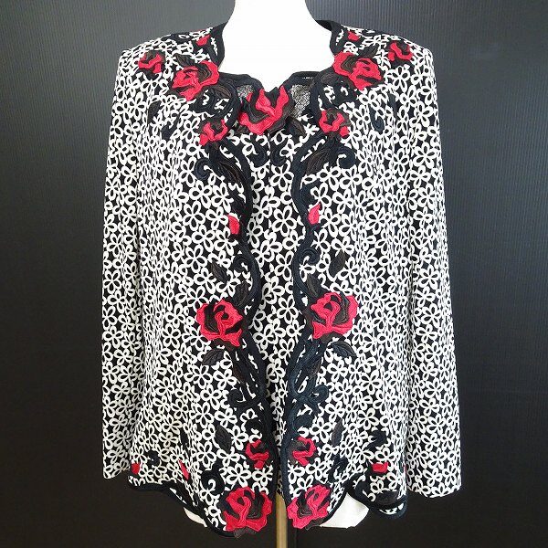 【リリアンビューティ】激しくも高級感あるバラ柄が素敵なアンサンブルを買取しました