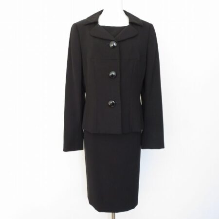 冷静さも感じられる ピエールカルダンのツーピースを買取しました