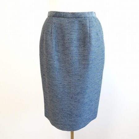 junashidaのスカートを買取しました！爽やか過ぎない青が心地よい